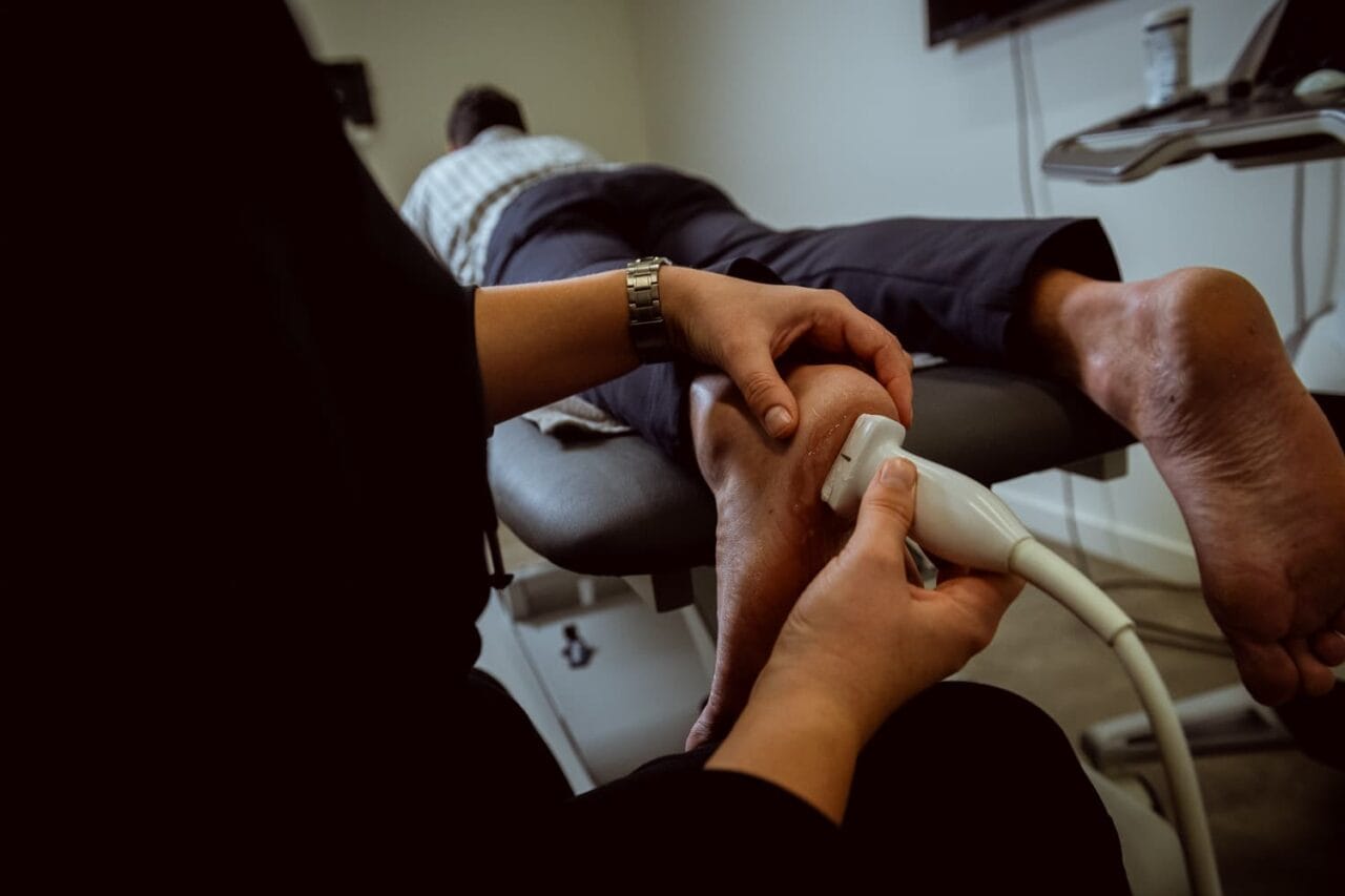 Echografie op een hak tijden een fysio behandeling