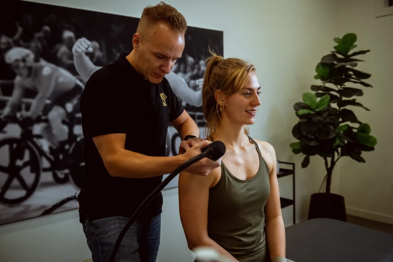 Schouderklachten worden behandeld met schackwave therapie